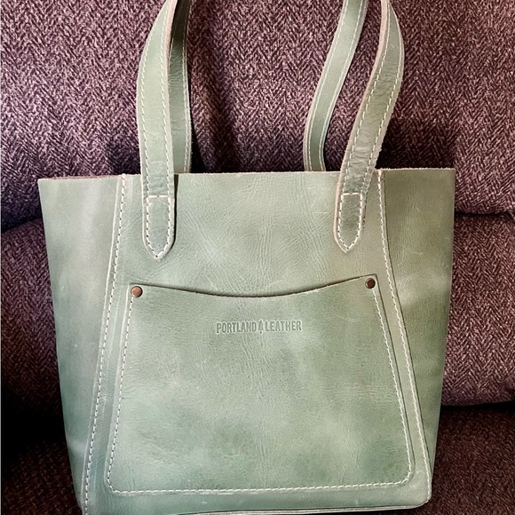 SOLD Portland Leather Goods Small Cucumber Juliette Tote - Picture 2 of 7